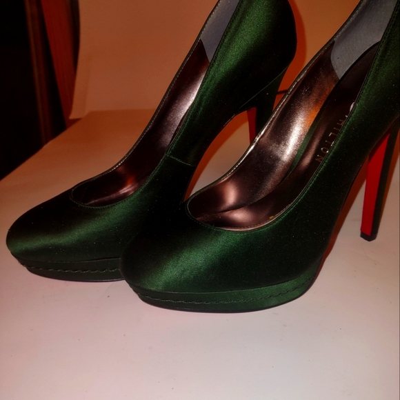Paris Hilton stilettos, size 10 medium, green satin, euc - Picture 3 of 7